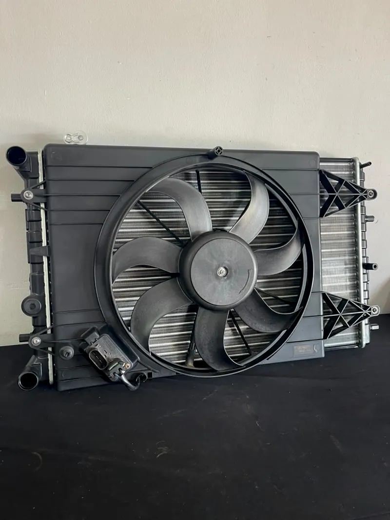 Radiador com eletroventilador grande